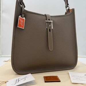 Henry’s by DOONEY & BOURKE • Large Crossbody Bag in Taupe • Handcrafted in ITALY